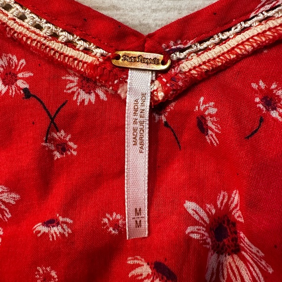 Free People Daisy Print Red Peasant Blouse size Medium - Picture 7 of 12